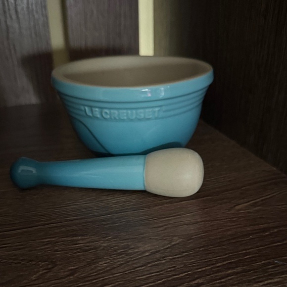 Le Creuset Caribbean Blue Mortar and Pestle - Picture 2 of 3
